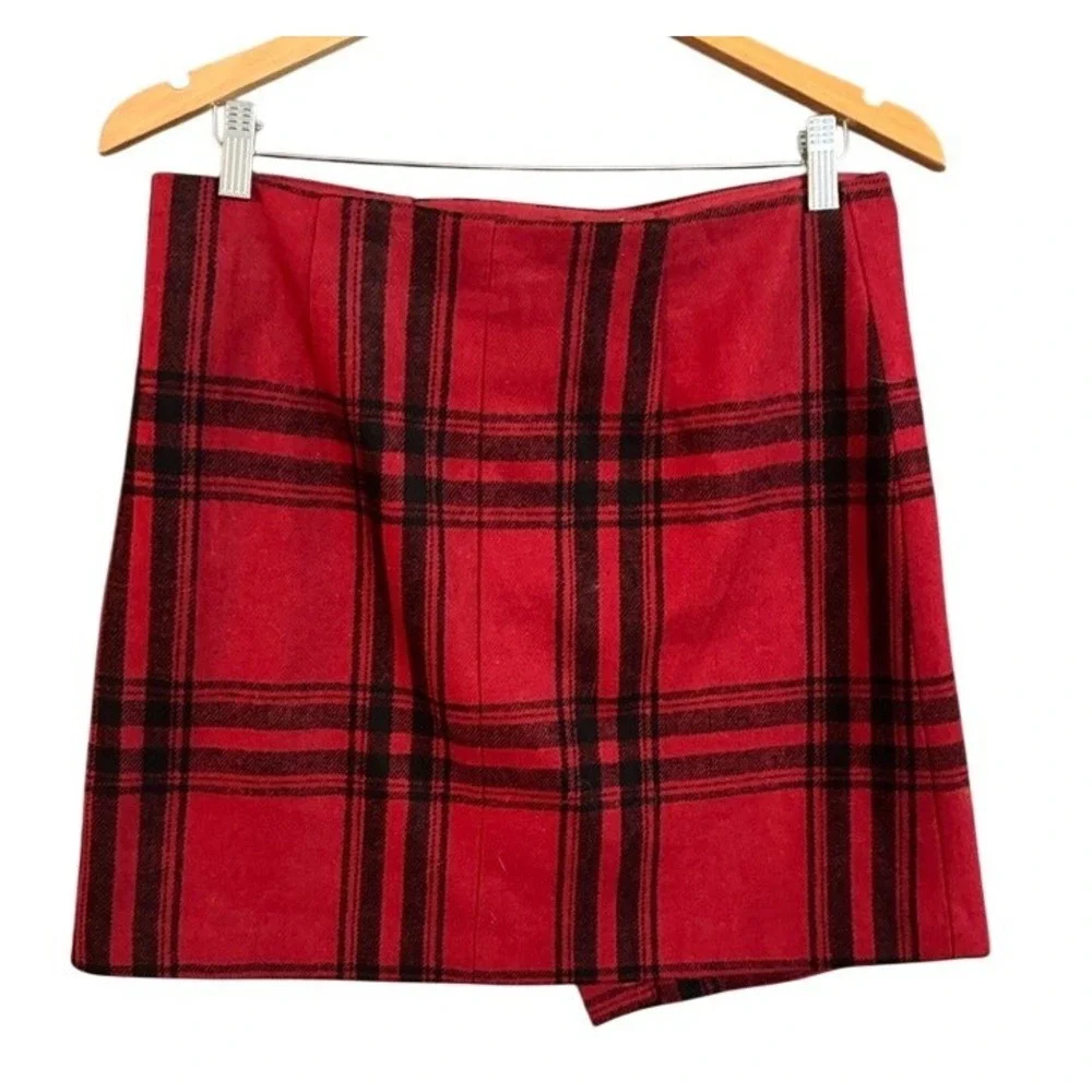 NWT BRITISH KHAkI Red Black Plaid Wrap Mini Skirt Size 8 - Picture 2 of 10